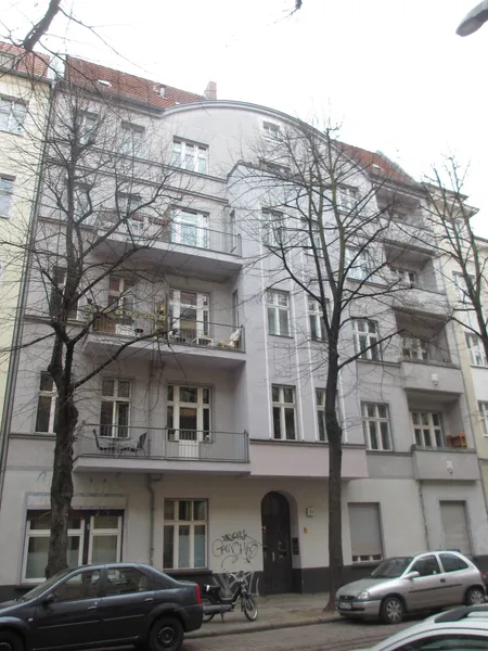 Helle 2-Zimmer Maisonettewohnung im Boxhagener-Kiez zu vermieten! — photo 1